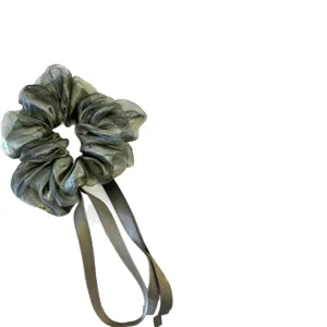 Elegante groene organza haarelastiek met lange linten voor verfijnde dameskapsels