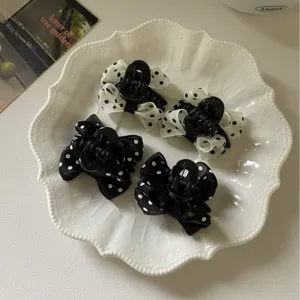 Set di 4 mini mollette per capelli con fiocco a pois per frangia nei colori nero e bianco