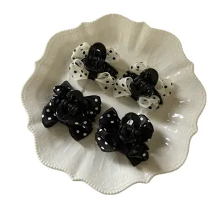 Set di 4 mini mollette per capelli con fiocco a pois per ragazze nei colori nero e bianco