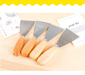 Set di 4 spatole in metallo con manico in legno, raschietto resistente per lavori di riparazione.