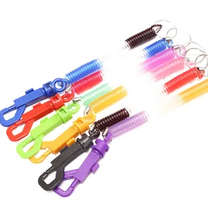 Bunte Plastik Spiralfeder Schlüsselanhänger elastische Kordel mit Metallring und Karabiner.