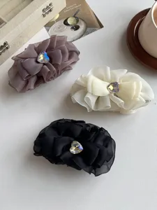 Pinzas de banana elegantes con lazo de gasa y cristal en forma de corazón en tres colores