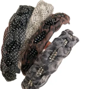 Set aus stylischen geflochtenen Haarbändern mit Punkten, Leopardenmuster und Perlen