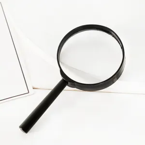 Lente d'ingrandimento manuale nera in plastica per lettura, strumento ottico portatile.