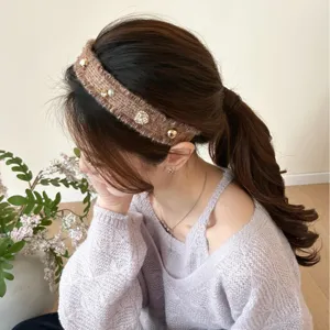 Eleganter brauner Tweed-Haarreif mit funkelnden Strasssteinen und Perlen für Damen