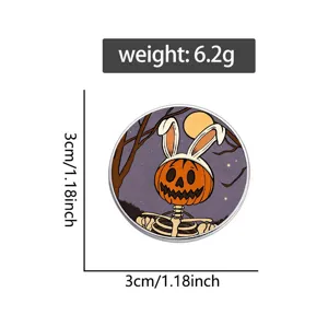 Detailweergave van de 3 cm afmeting en het gewicht van 6,2 g van de pompoen-skeletspeld