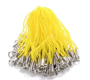 Détail de lanière jaune avec anneau en métal et tube pour accessoires de bijoux et pendentifs