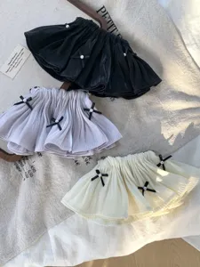 Detail of elegant pleated bow hair clips with pearls in three colors for stylish women