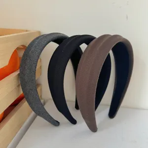 Set di tre cerchietti larghi in tessuto a righe in grigio nero e marrone da donna