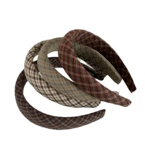 Lot de quatre serre-têtes rembourrés vintage avec motifs à carreaux rétro et couleurs variées