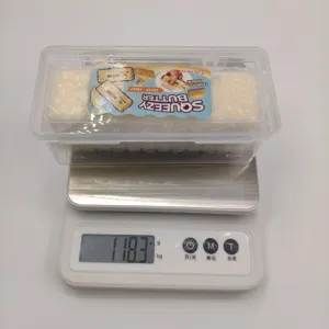 Vista dettagliata che mostra il peso di 118,3 g del giocattolo antistress al burro.