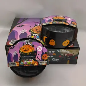 Vue détaillée de l'emballage et des contenants noirs du jouet squishy Mystery Dumpling Halloween