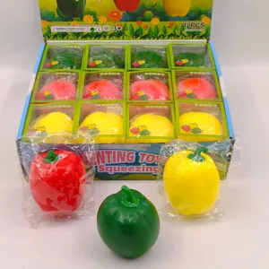 Detailweergave van paprika squishy speelgoed in kleurrijke geschenkdoos en verpakking