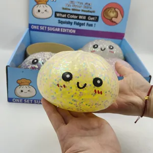 Λαμπερό παιχνίδι squishy dumpling με χαμογελαστό πρόσωπο και νιφάδες