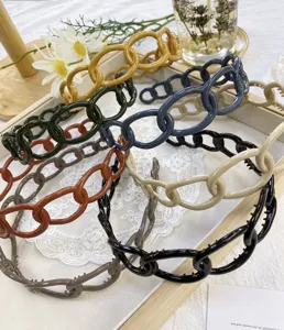 Close-up view of colorful plastic chain headbands featuring an anti-slip inner teeth design