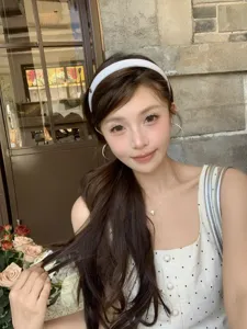 Model wearing a French vintage white padded headband to enhance high cranial top style