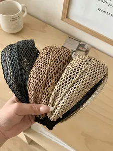 Serre-têtes en paille tissés main en trois couleurs, détails de texture tressée de qualité