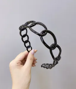 Close-up of minimalist black plastic chain headband with non-slip wave design