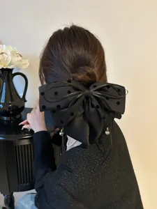 Grande pince à cheveux avec nœud à pois noir pour coiffures de chignon élégantes