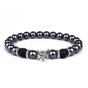 Armband van lava steen en metalen kralen met gedetailleerde zilveren luipaard kop.