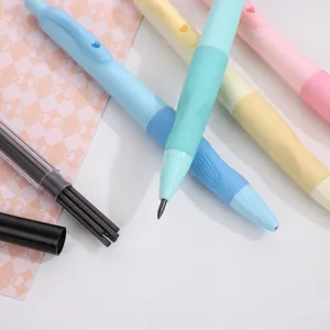 Nahaufnahme des 2.0mm Druckbleistift-Sets, buntes Griffdesign zum Schreiben und Zeichnen.