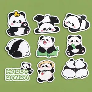 Primo piano di adesivi panda in stile cartoon carini con dettagli giocosi vari.