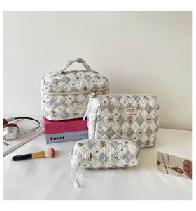 Quilted bubble fabric cosmetic bag set with Korean-style diamond pattern and bear prints