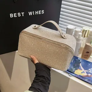 Elegante große glitzernde Kosmetiktasche mit Griff und Reißverschluss für Reisen.