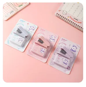 Set di mini cucitrici in colori Morandi con simpatico motivo panda, pratico e portatile per ufficio.