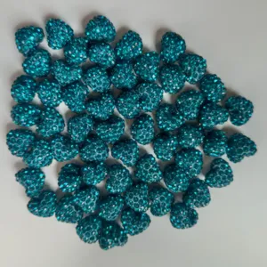 Blaue Herz Strass Tonperlen Detailansicht, ideal für DIY Ohrringe und Anhänger Zubehör.
