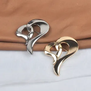 Broche de Corazón de Metal Calado de Lujo Estilo de Diseñador Broche de Corazón de Aleación para Mujer Accesorios de Traje