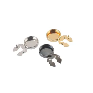 Set de tres cubrebotones metálicos sin costuras en acabados oro, plata y negro