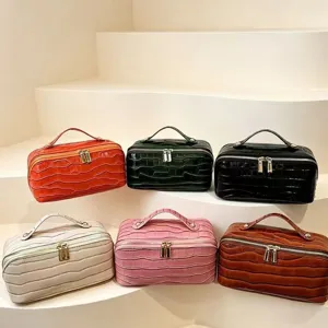 Elegant Croc Pattern PU Leather Makeup Bag Large Capacity Travel Toiletry Bag Portable Cosmetic Organizer With Gold Zipper