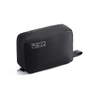 Neceser de viaje negro compacto con cremallera superior y asa lateral resistente