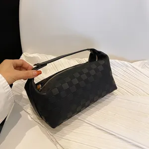 Neceser de maquillaje de cuero PU con patrón de cuadros negros y asa de transporte