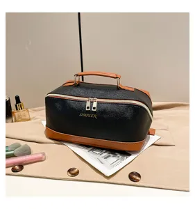 Detailansicht der wasserdichten PU-Kosmetiktasche mit Palmenmaserung