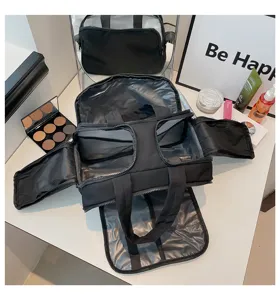 Detailansicht der multifunktionalen schwarzen Kosmetiktasche mit Netzfächern