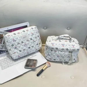 Juego de dos neceseres grandes de tela acolchada de burbujas con estampado de elefante