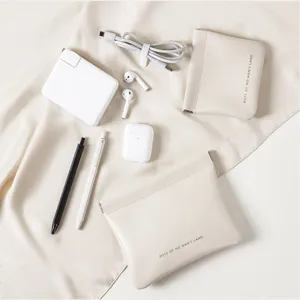 Pochette de rangement portable en cuir blanc crème pour câbles et accessoires numériques