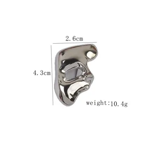 Detailed view of silver vintage mask brooch with dimensions and weight specs.