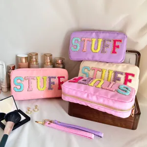 Trousse à Maquillage en Nylon avec Écusson Lettres Chenille Brodée Grande Capacité Imperméable Voyage Cosmétique Sac Femme