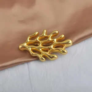 Minimalist Matte Gold Coral Brooch Ocean Style Plant Branch Pin For Women Suit Coat Elegant Gift High Quality Alloy Metal Brooches Jewelry