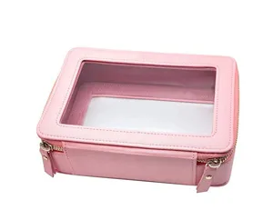 Detaillierte Oberansicht einer rosa Kosmetiktasche aus PU-Leder mit transparentem Fenster