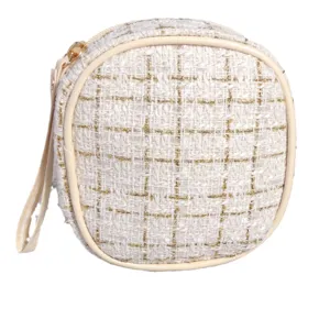 Pochette cosmétique ronde en tweed crème élégante avec détail de fil doré et fermeture