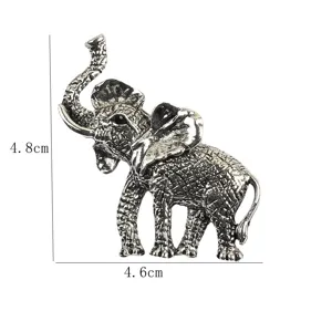 Maatdetails van vintage zilveren olifant broche, afmetingen 4,8 cm hoog en 4,6 cm breed