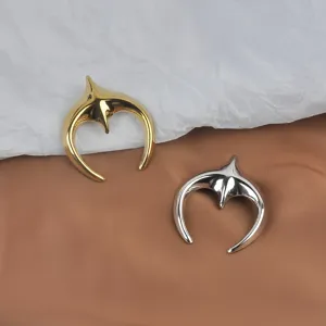 Stainless Steel Star Moon Brooch Niche Fashion Pin For Suit Jacket Evening Dress Party Unisex Jewelry Accessory Gold Silver