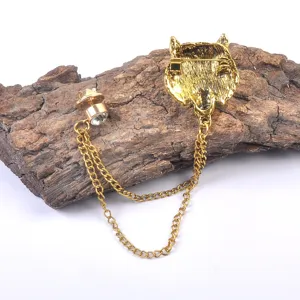 Rückansicht der goldenen Wolfskopf-Brosche im Vintage-Stil mit Kette und Strass.