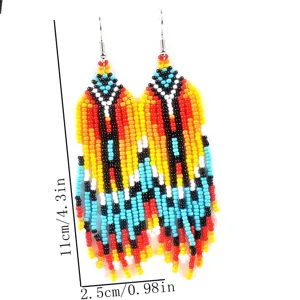 Bunte böhmische Perlenohrringe mit Fransen, Maße: 11 cm Länge und 2,5 cm Breite