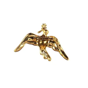 Elegante broche paloma de la paz en acero dorado con rama de olivo vista de la parte