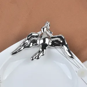 Elegante broche de paloma de la paz en acero inoxidable plateado con rama de olivo